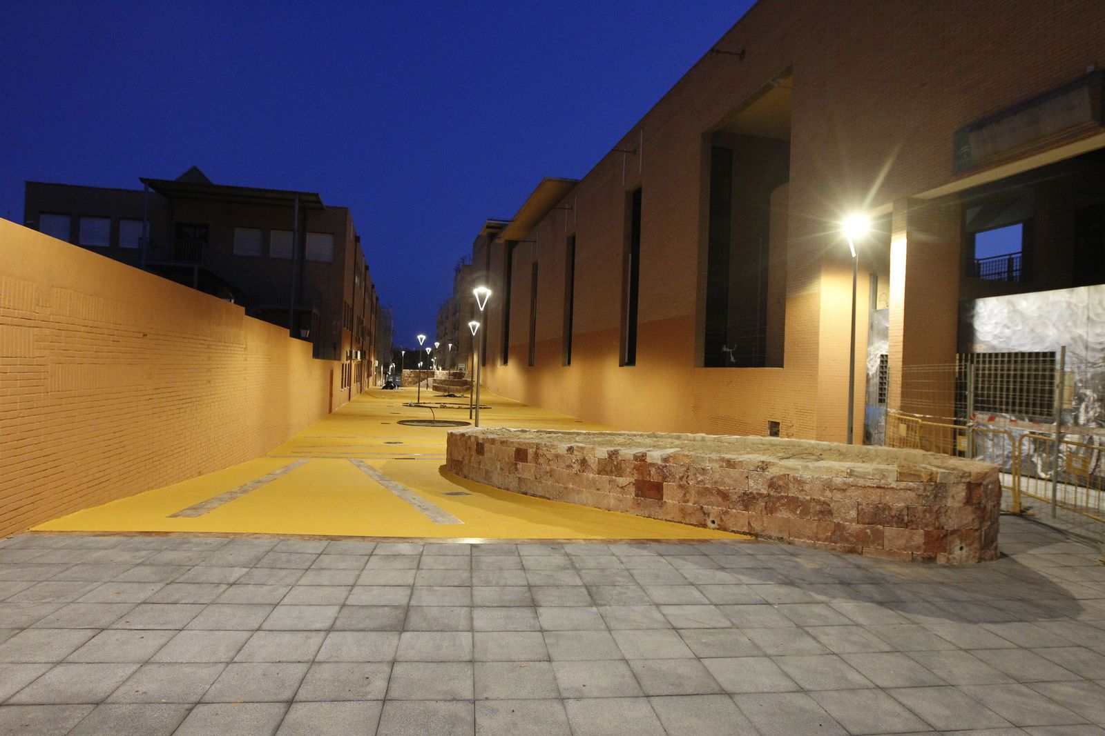 El conservatorio almeriense junto al IES Alborán.