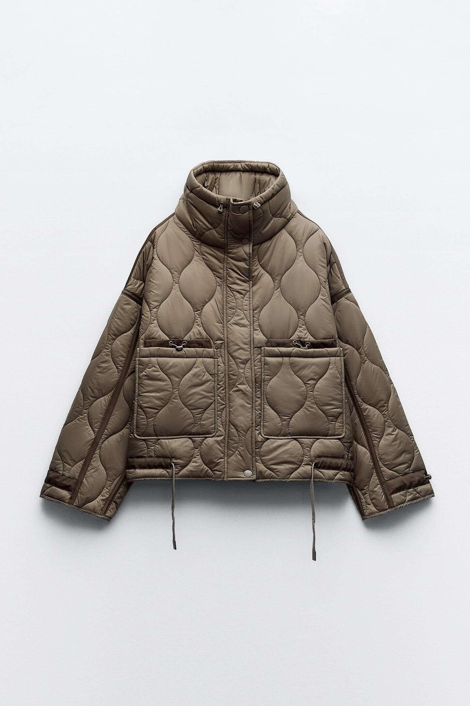 Chaqueta acolchada verde de Zara.