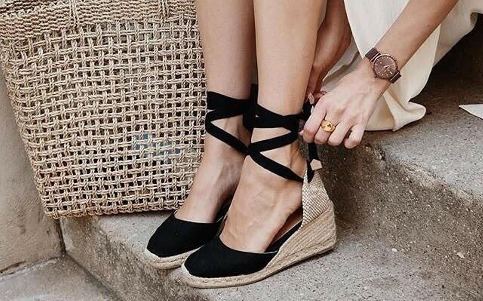 Cuñas de esparto, el calzado ideal para flamenca, mas de moda que nunca