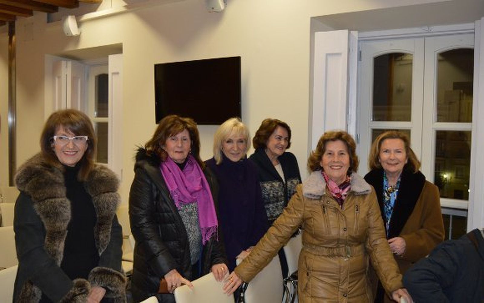 Tere Jiménez, Cristina Bertelsen, Susi Cigüela, Flor Mateos, Piluca Pérez Díaz-Alersi y Pilla Bustamante, en la Fundación Cajasol.  Foto: Ignacio Casas de Ciria