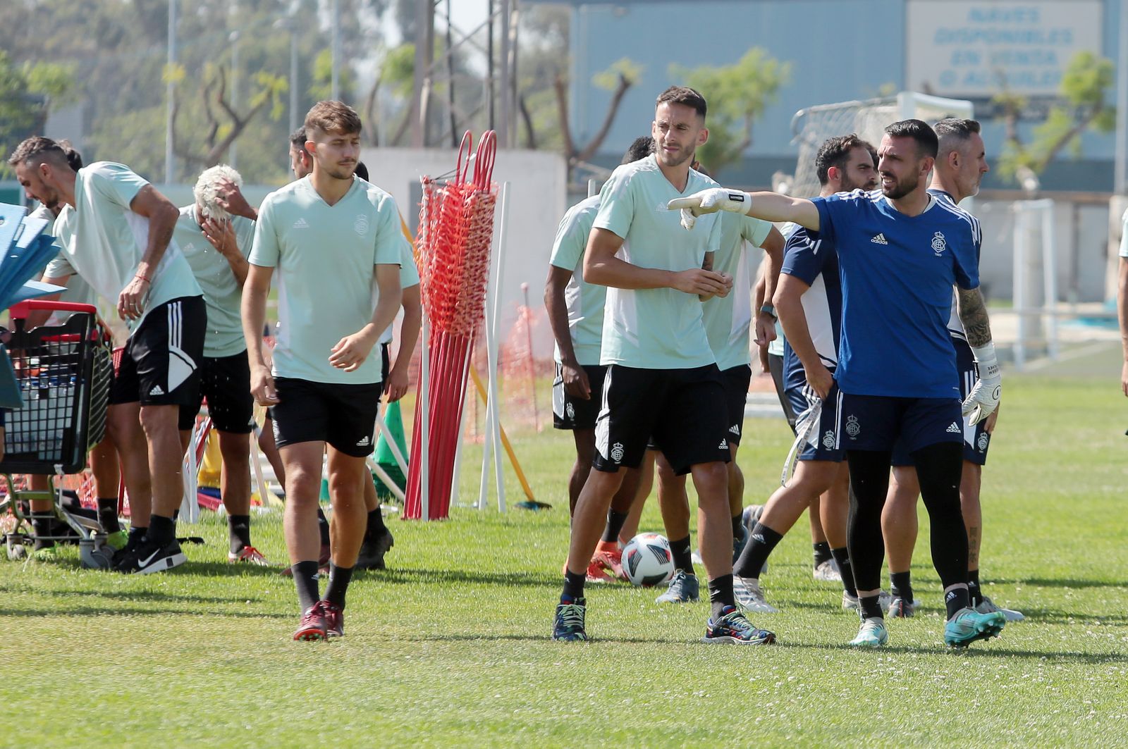 Imágenes del entrenamiento del Recre en la Ciudad Deportiva