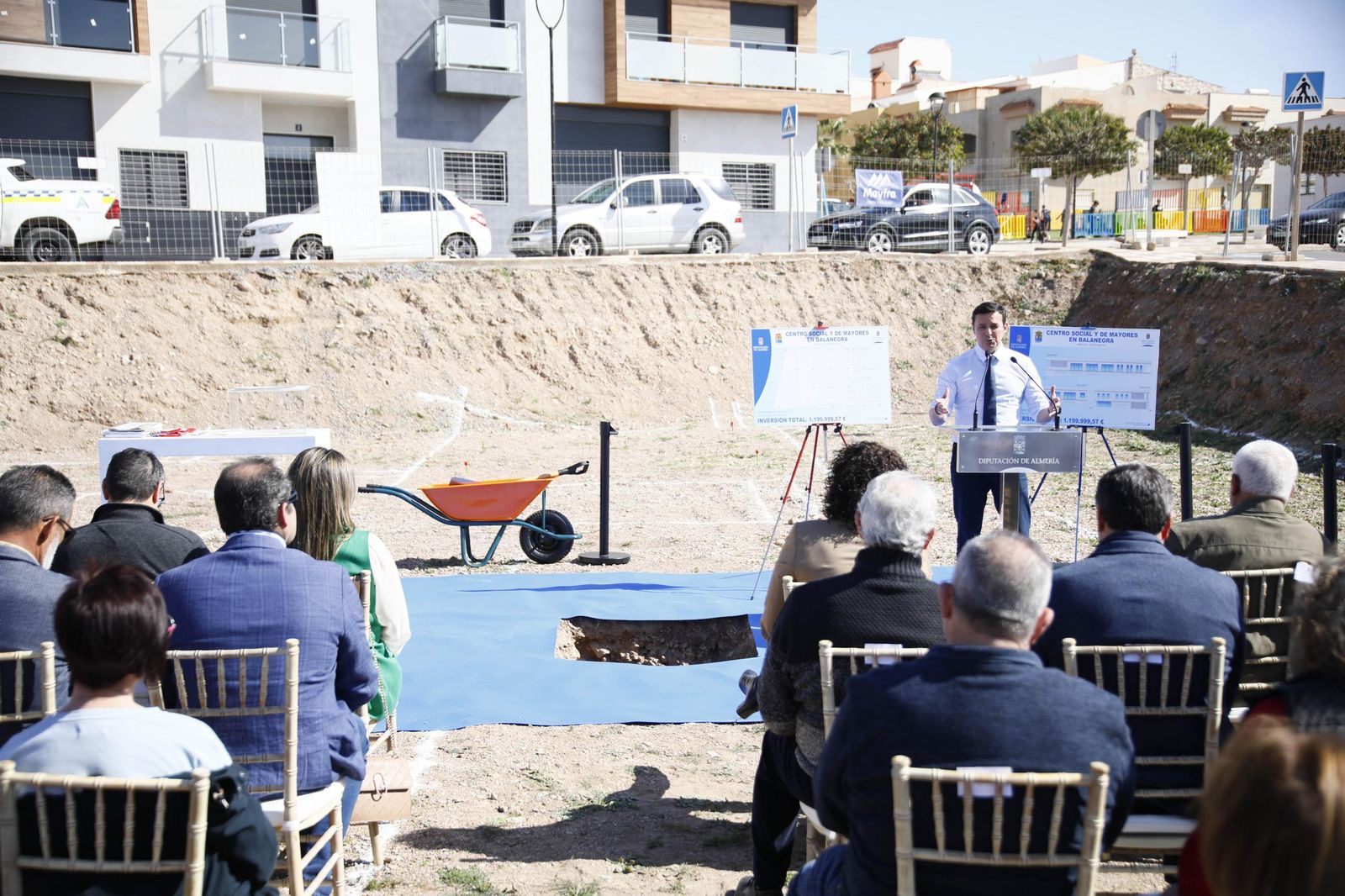Las imágenes de la primera piedra del Centro de mayores en Balanegra