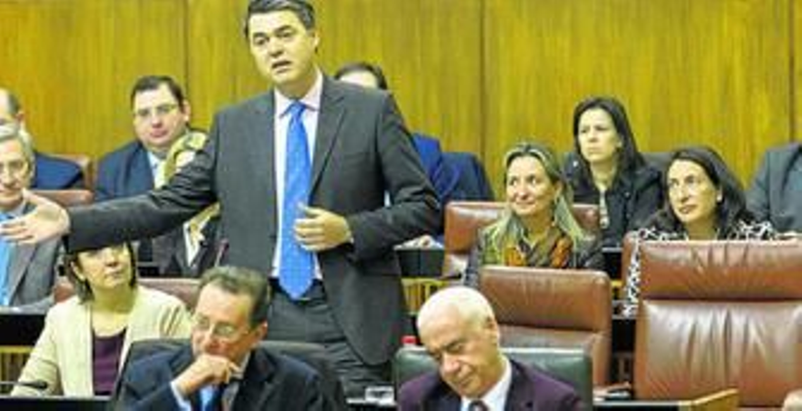 El Parlamento rechazó ayer la propuesta con los votos del PSOE-A e IULV-CA.