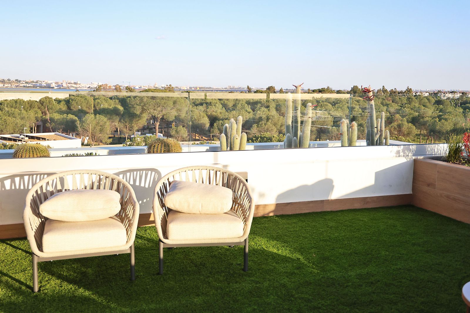 Movitransa presenta los nuevos modelos de BMW IX2 y el X2 en el complejo deportivo Lamiya