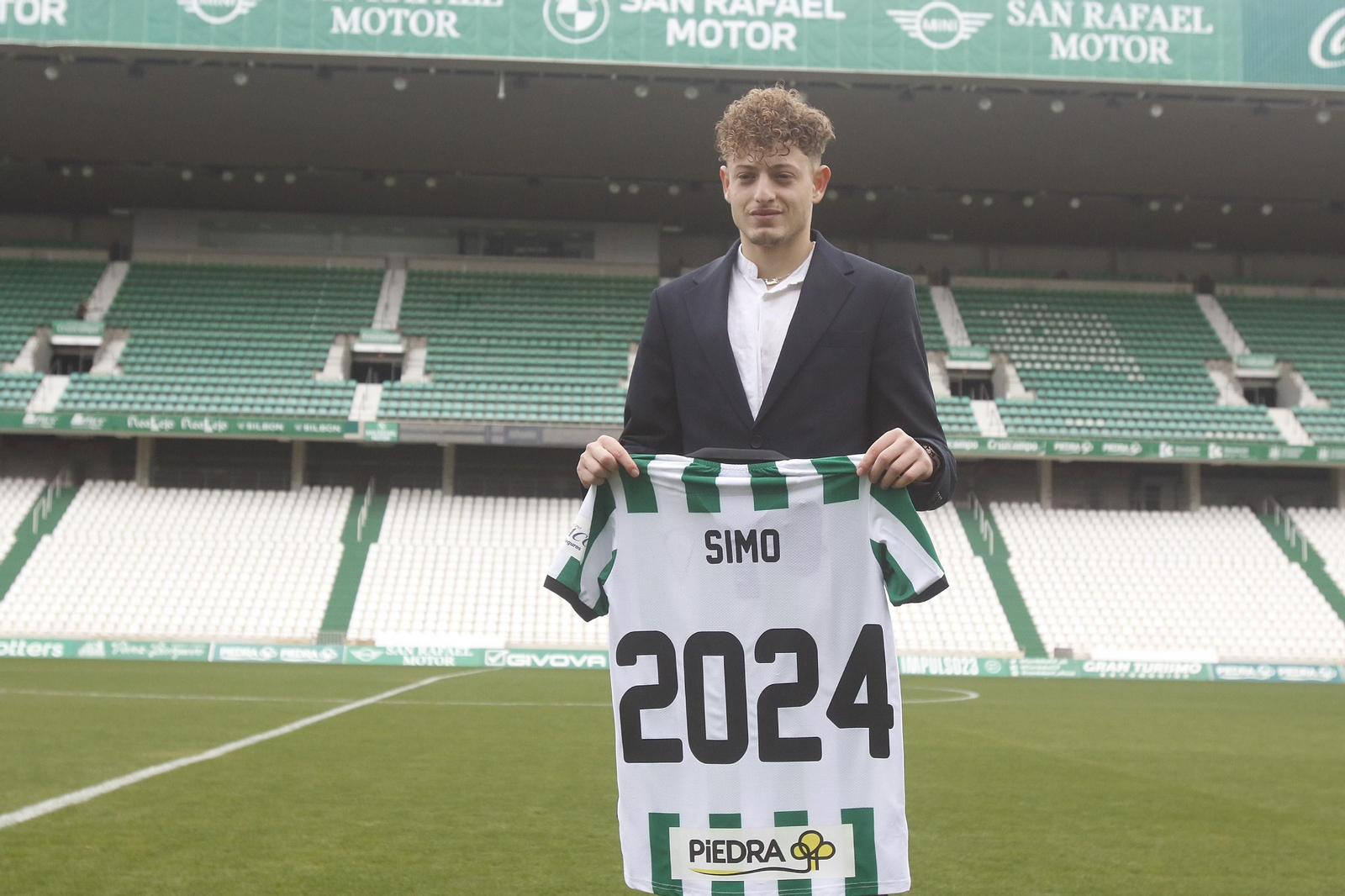 Las imágenes de la renovación de Simo hasta 2024 con el Córdoba CF