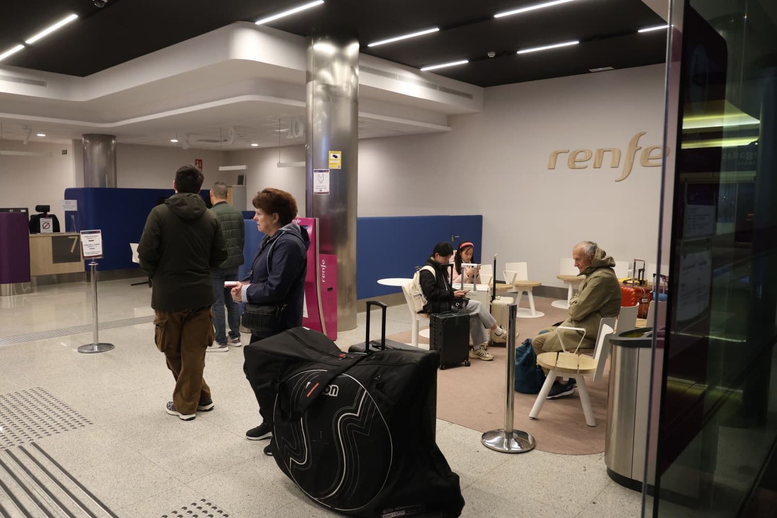 La estación de María Zambrano de Málaga esta mañana, tras el accidente en Córdoba, en imágenes