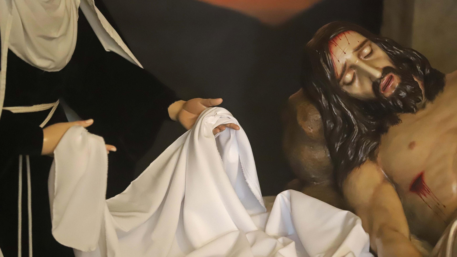 Fotos del Viernes Santo en Algeciras: Mortaja, Misericordia y Santo Entierro