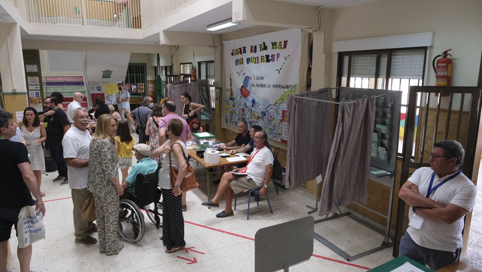 Imágenes de la votaciones en Almería al parlamento andaluz