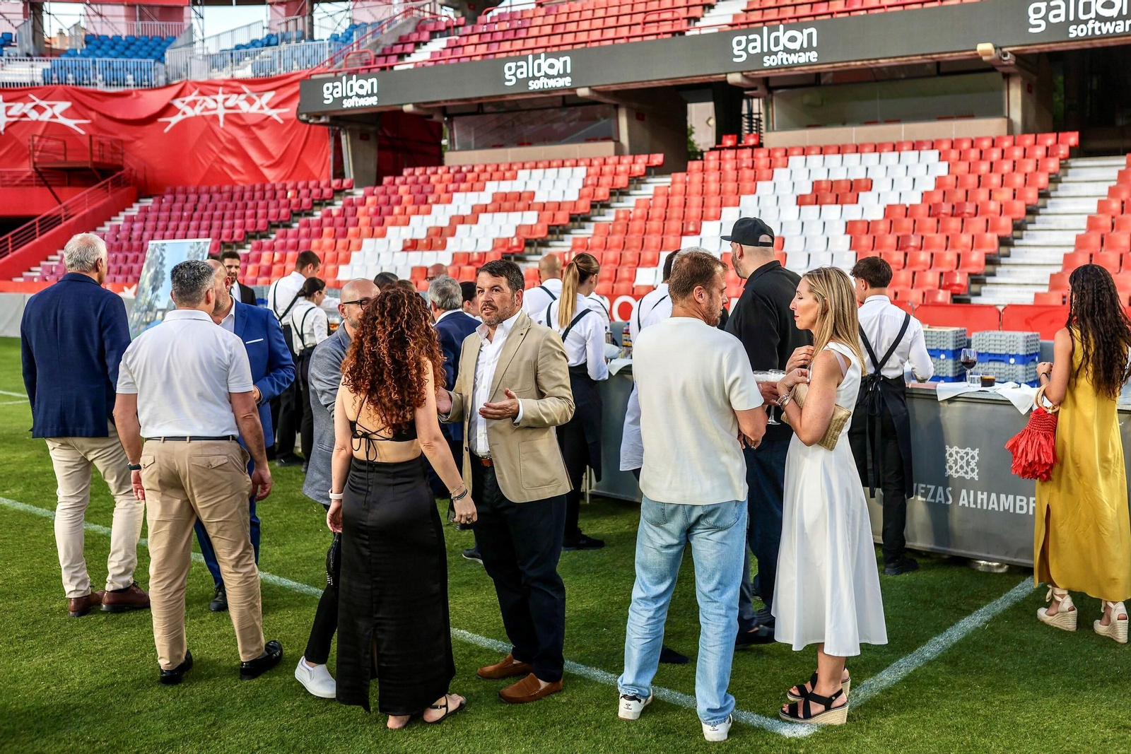 Los Cármenes reúnen a 1200 personas en la celebración de los diez años de reuniones del Club Cámara Granada, en imágenes
