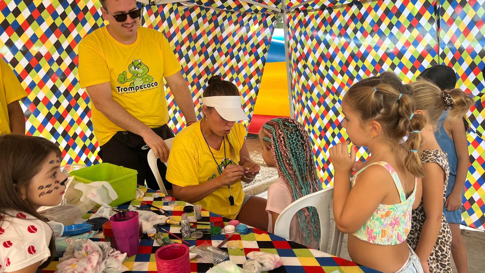 La procesión de la Virgen del Mar por las calles de Adra, en imágenes