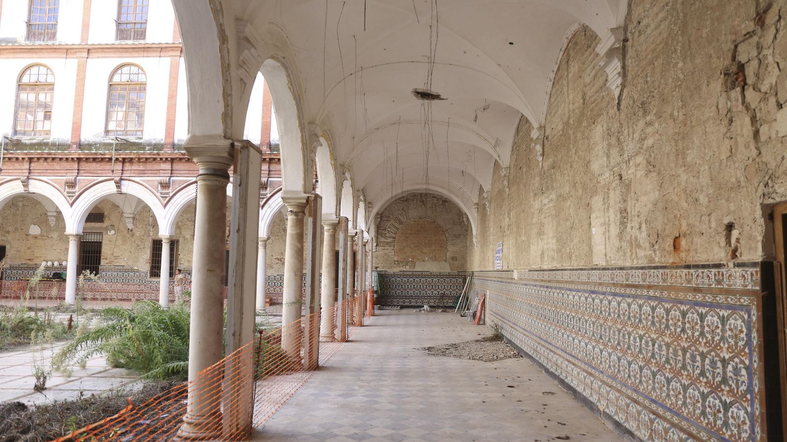 Estado de uno de los espacios del patio.