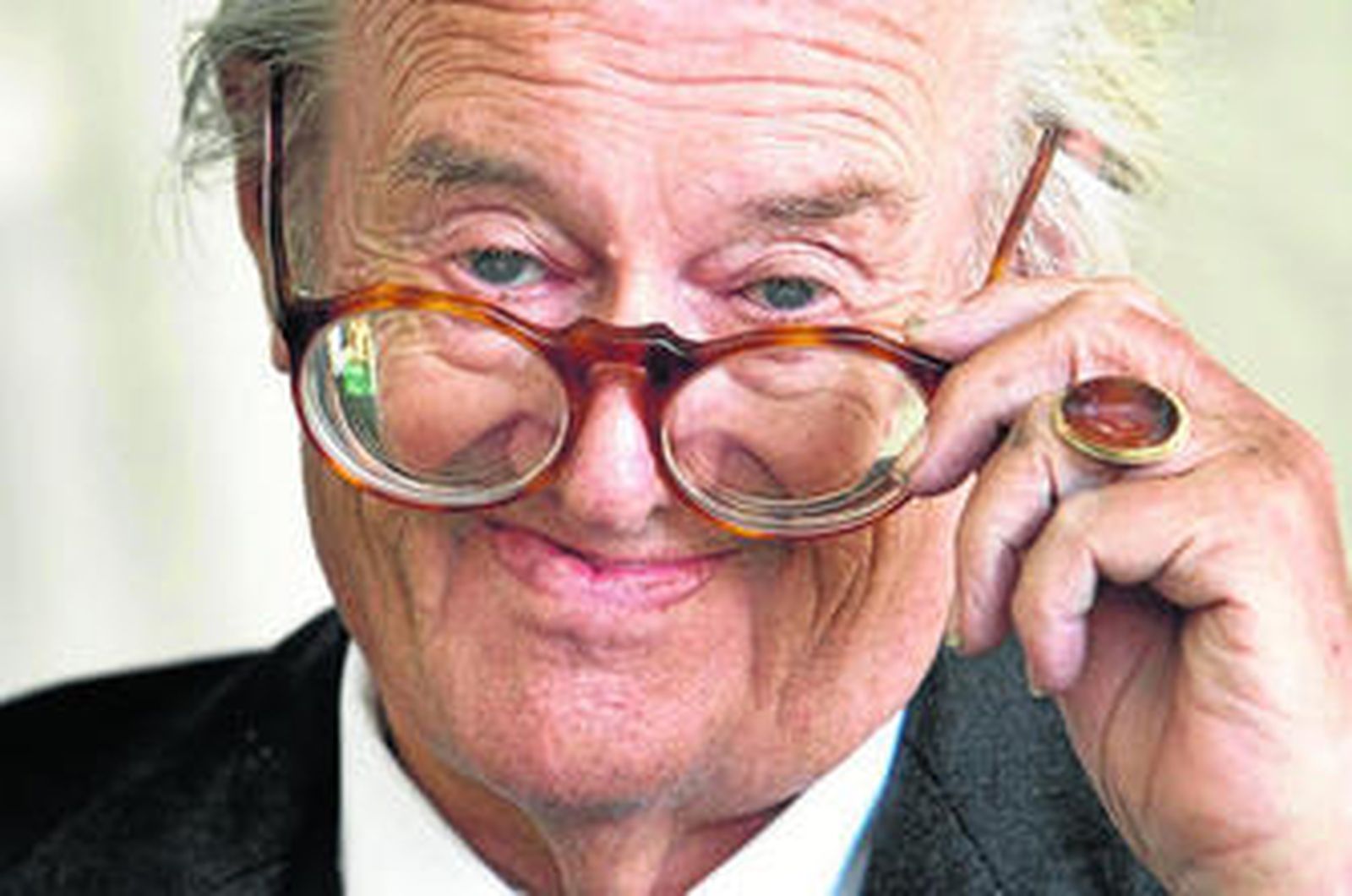 El narrador y dramaturgo inglés John Mortimer (Londres, 1923-The Chilterns, 2009).