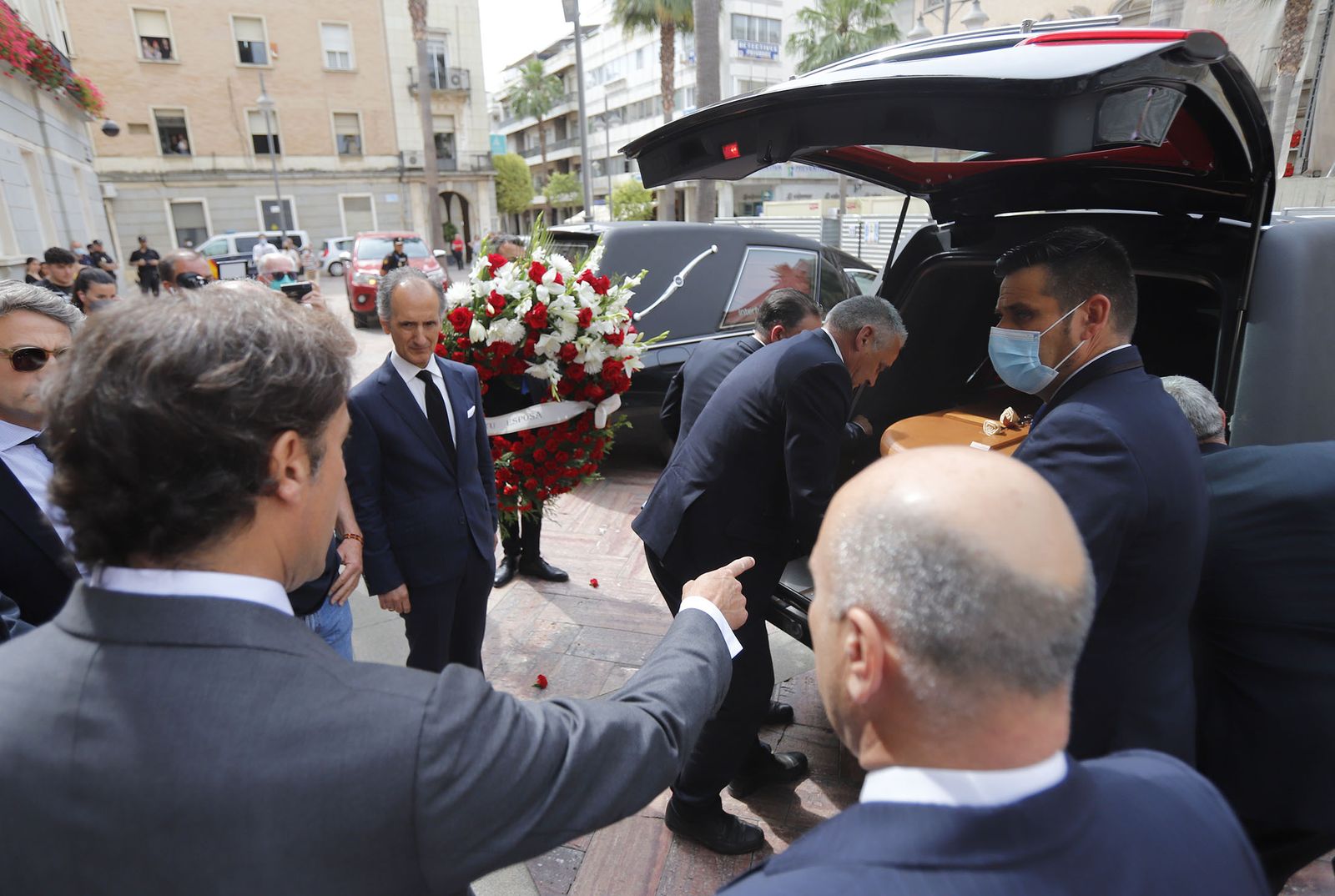 Llegada del féretro de Miguel Baez Litria la Capilla Ardiente de Huelva