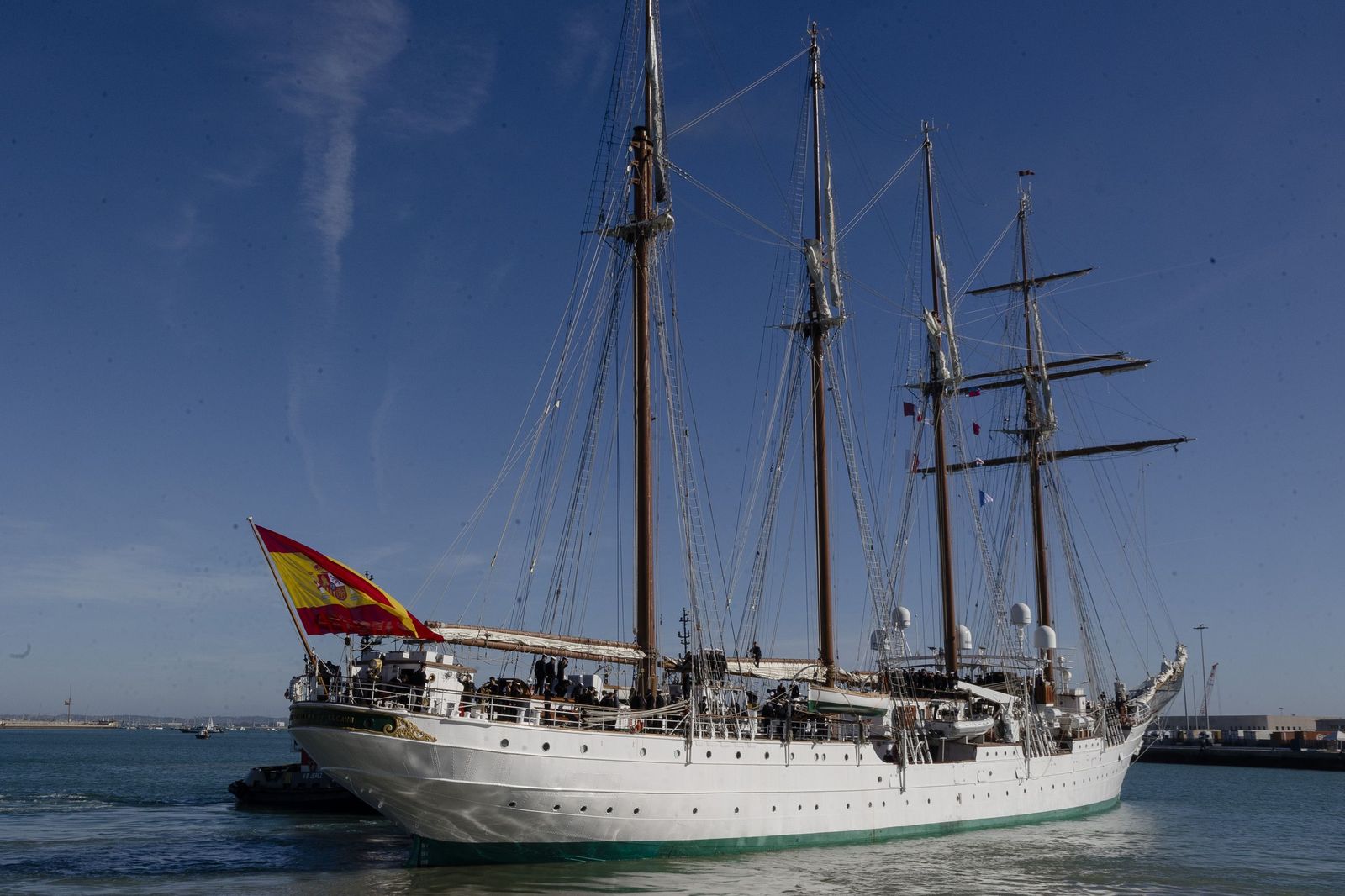 Las imágenes de la despedida del Juan Sebastián de Elcano