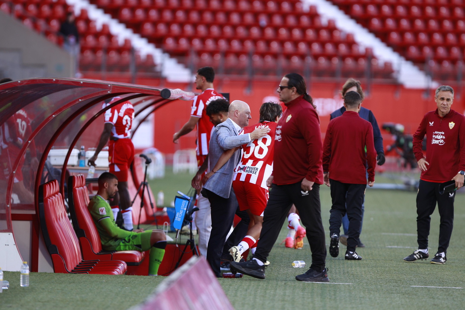 Las imágenes del triste descenso de la UDA ante el Getafe