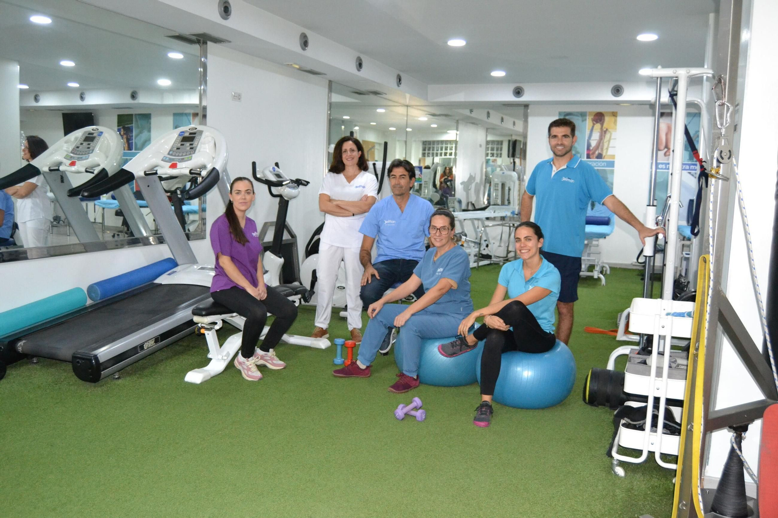 Está dirigida a personas con diversas condiciones clínicas: desde la pluripatología y las enfermedades oncológicas, cardiológicas y respiratorias, al dolor de espalda, el sobrepeso, la obesidad o la diabetes, entre otra