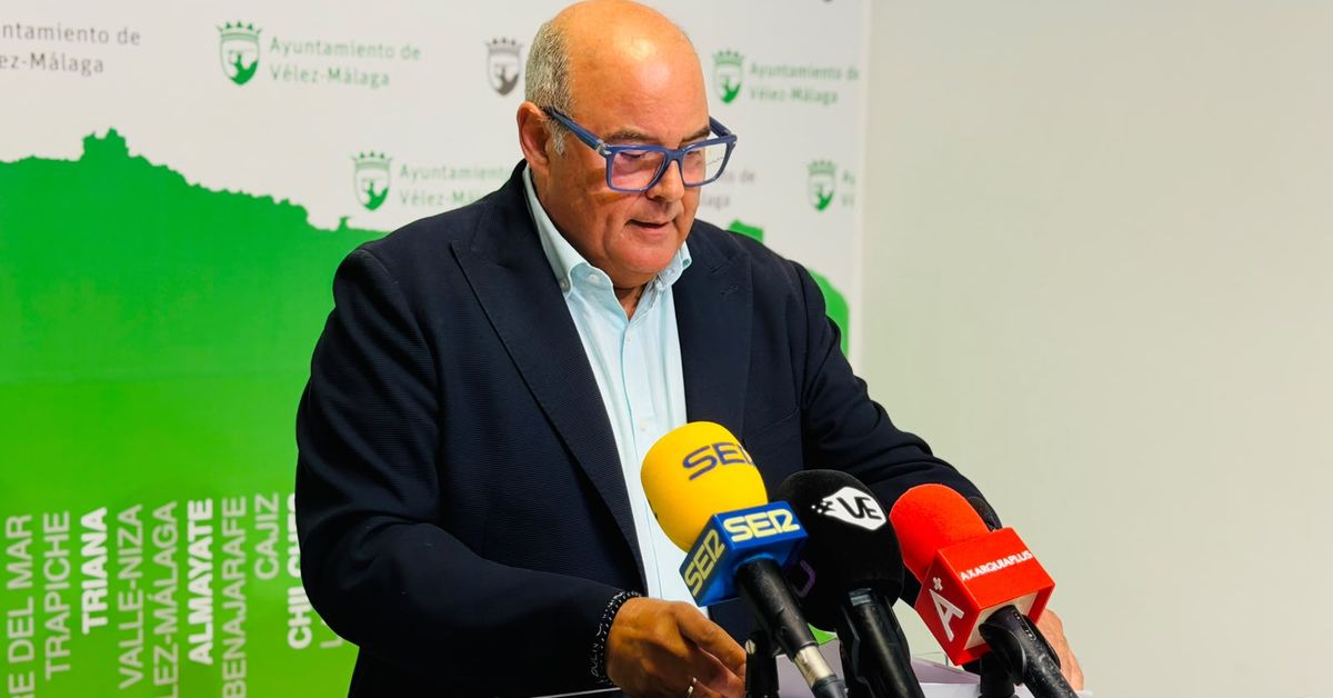 Dimite el alcalde de Vélez-Málaga en plena crisis por la tasa de la basura