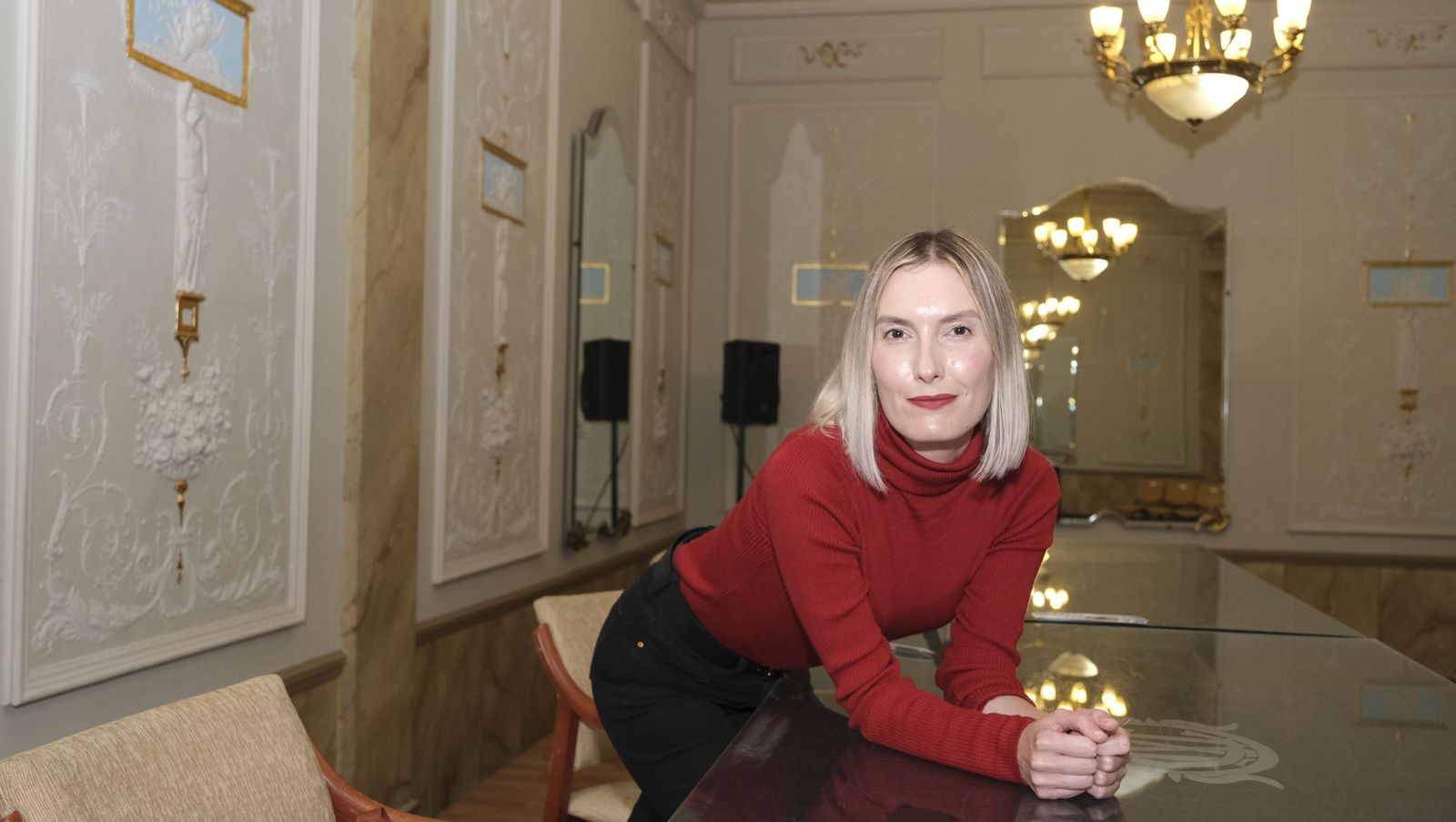 Imágenes del Diario de los Libros con la finalista del Premio Planeta 2024, Beatriz Serrano