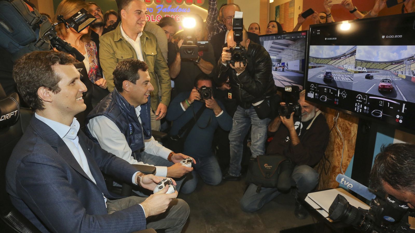 Pablo Casado y Juan Manuel Moreno Bonilla, en el arranque de la campaña.
