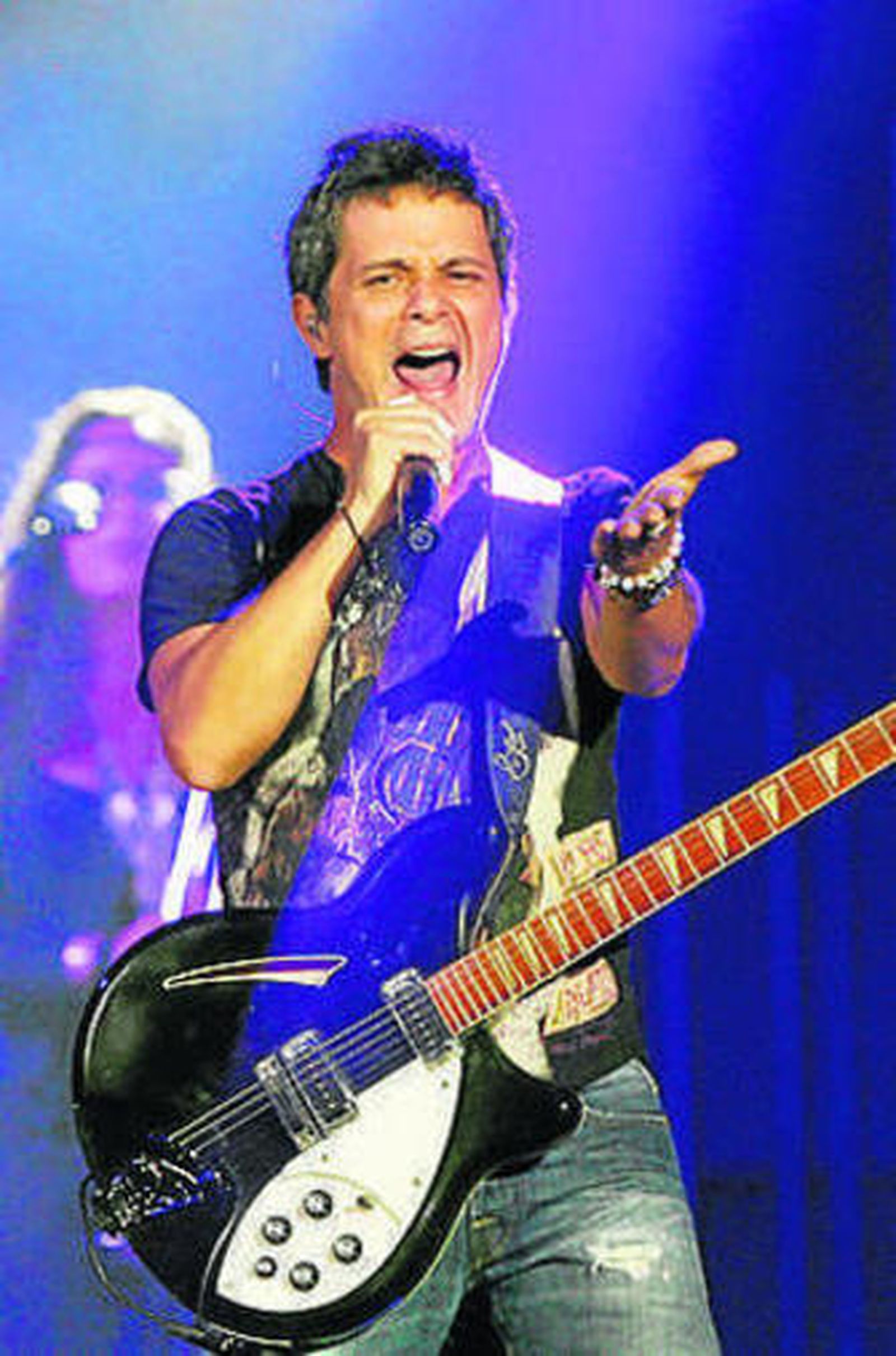 Alejandro Sanz felicita a su hijo Dylan en Twitter