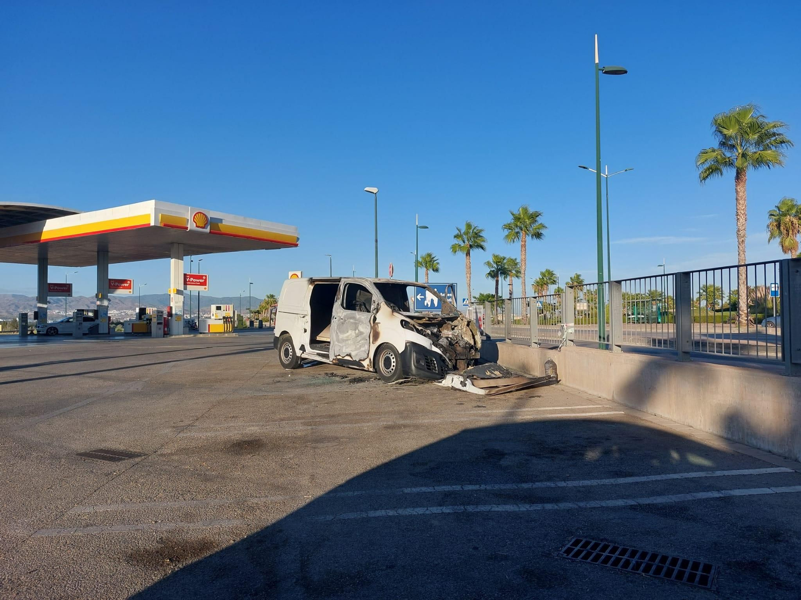 La furgoneta del conductor que apareció quemada en los aparcamientos de Lidl