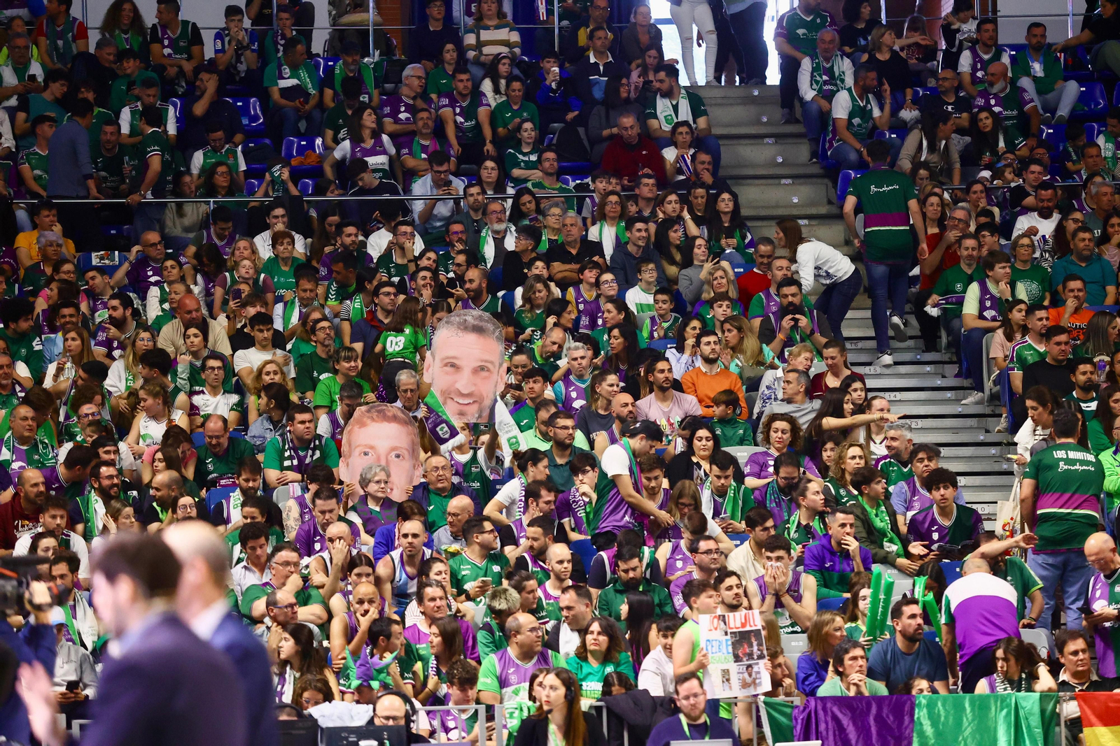 Búscate en las gradas del Carpena en el Unicaja Baloncesto - Real Madrid