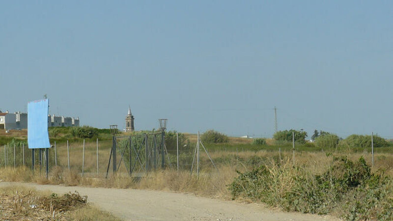 Los terrenos en los que se construirá el centro sanitario, a las afueras de Bollullos.