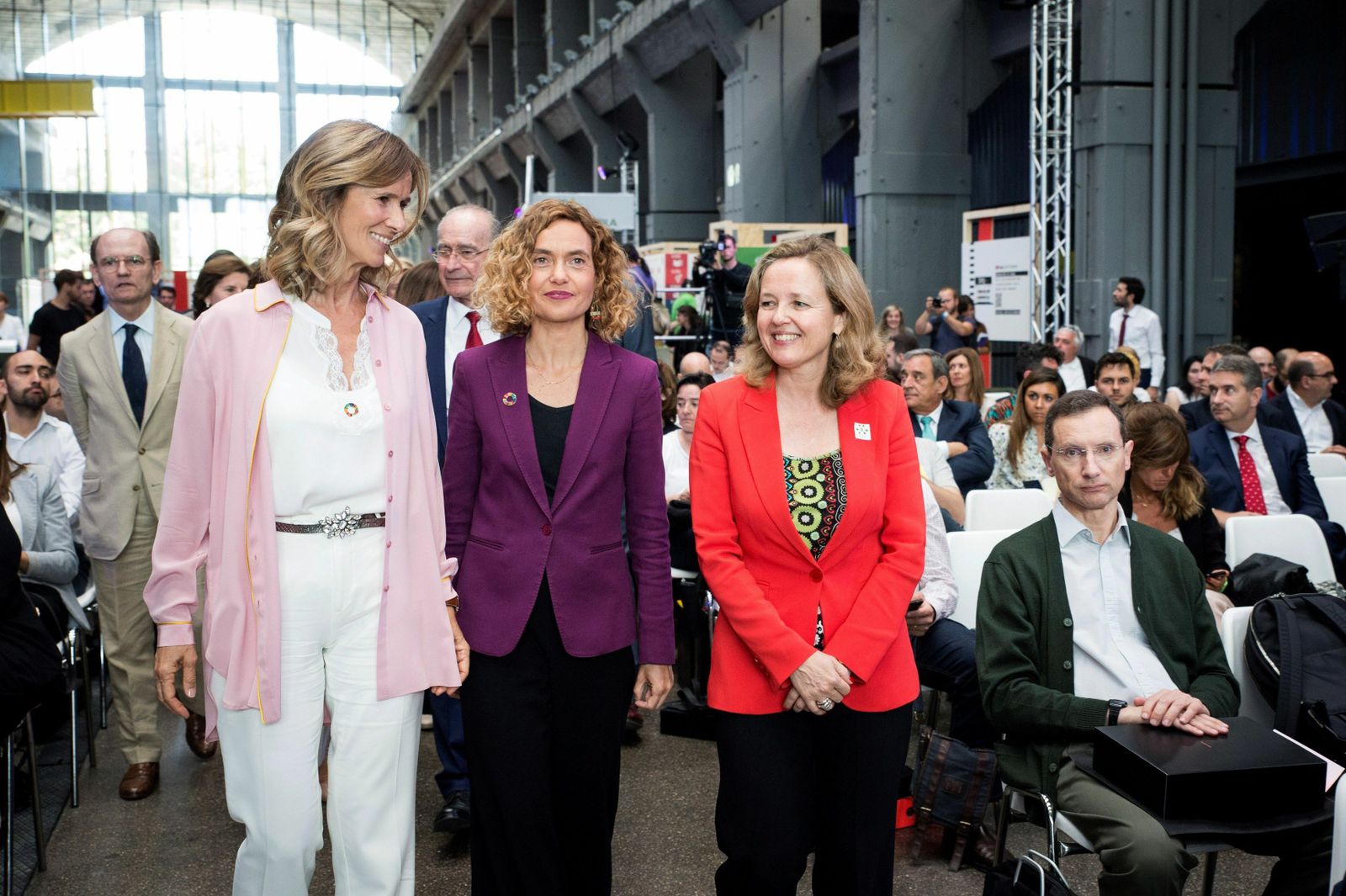 La presidenta del Congreso, Meritxell Batet, y la Ministra de Economía Nadia Calviño y la presidenta de Cotec, Cristina Garmendia,