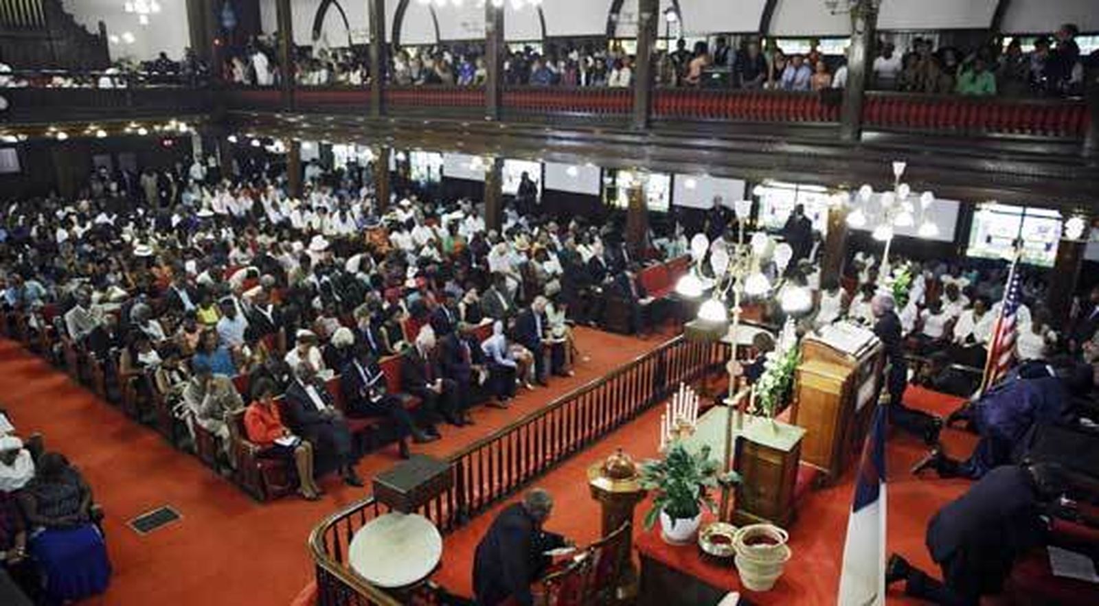 La iglesia de Charleston reabre sus puertas tras la masacre