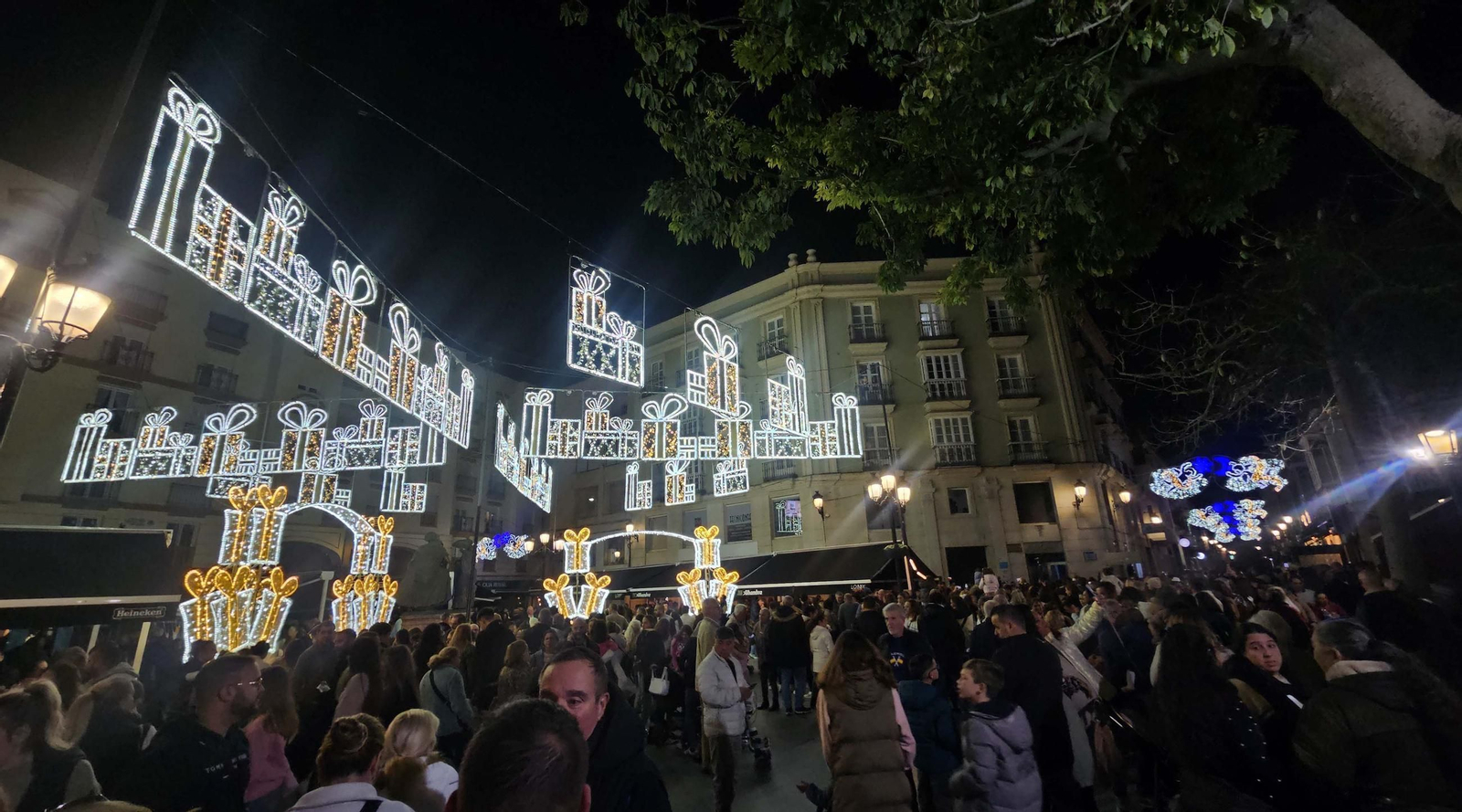 Fotos del encendido del alumbrado navideño en La Línea