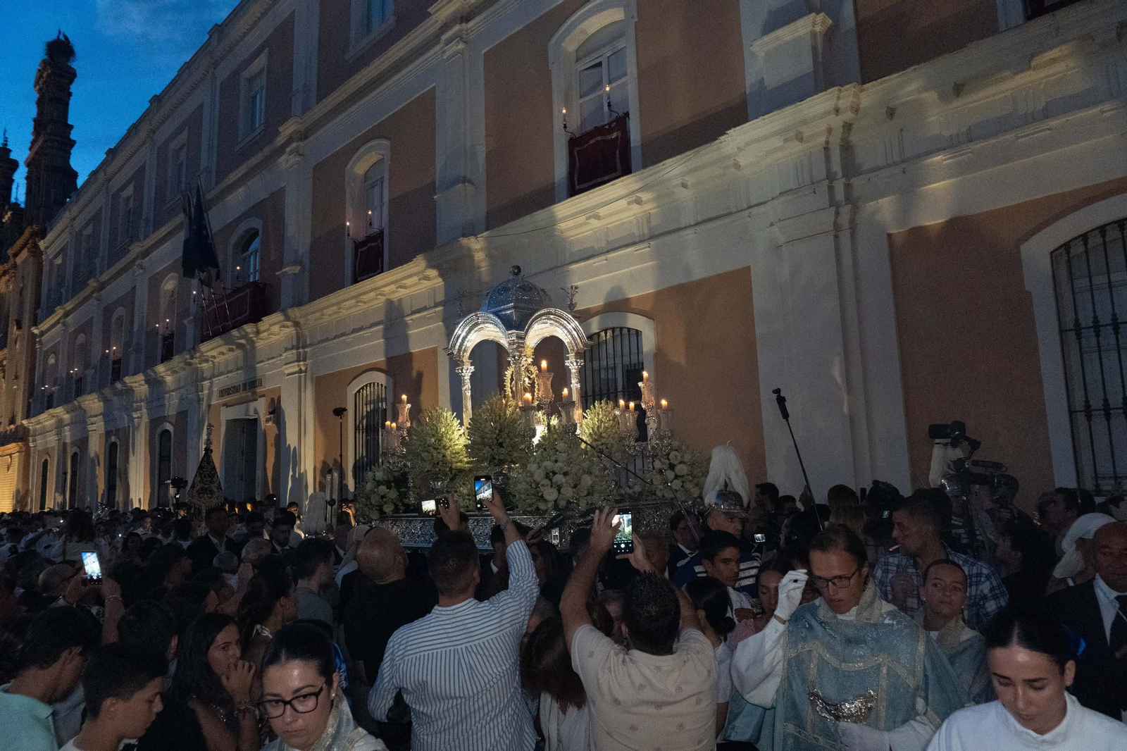 Imágenes del traslado de Nuestra Señora de la Cinta a la Parroquia Mayor de San Pedro