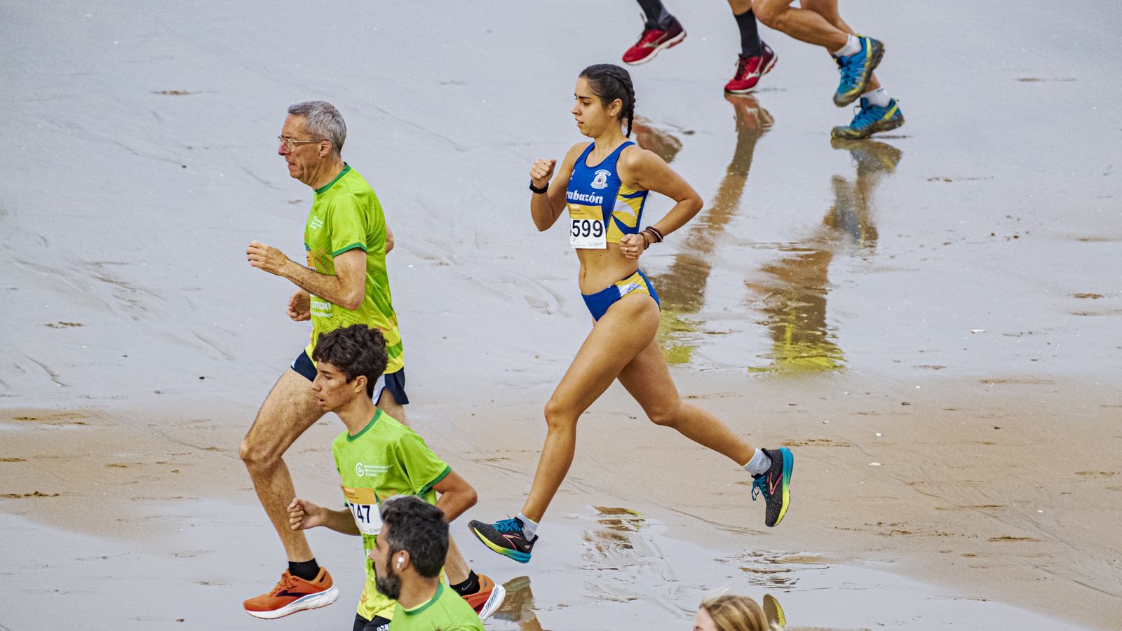 Búscate entre las fotos de la X carrera Cádiz en marcha contra el cáncer