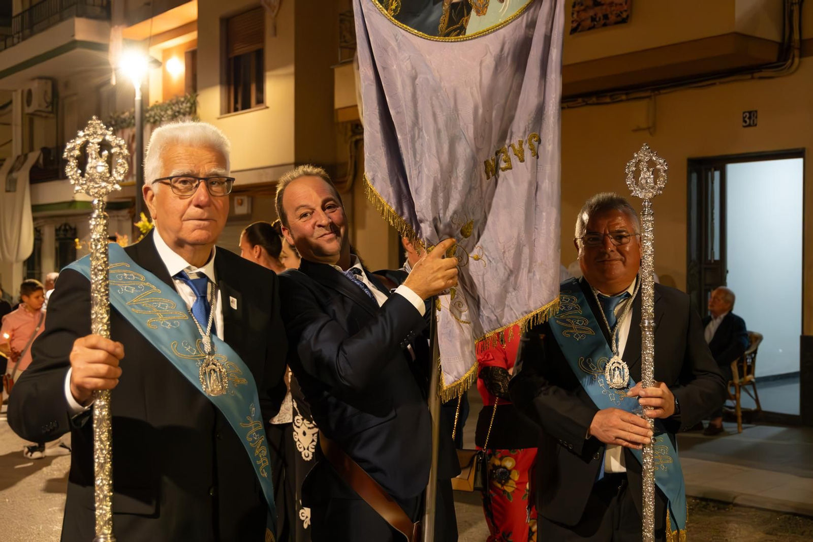 Santa Ana, patrona de Torredelcampo, recibe el bastón de mando como Alcaldesa Perpetua.