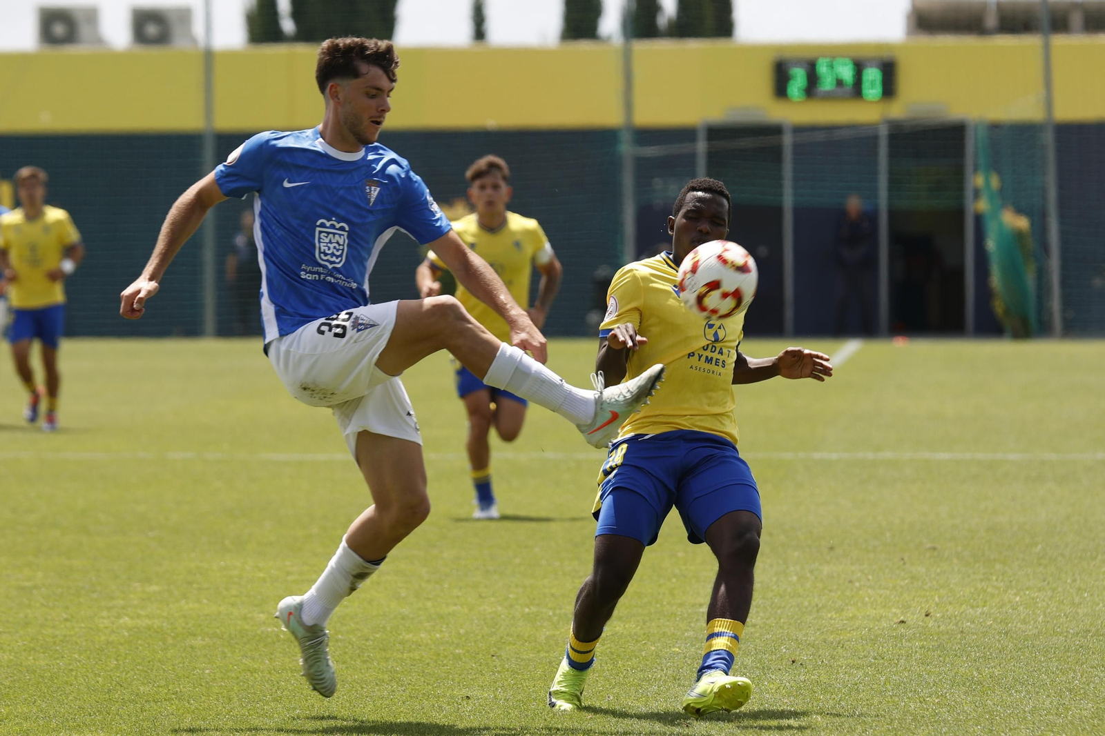 Las imágenes del partido entre el Cádiz Mirandilla y el San Fernando