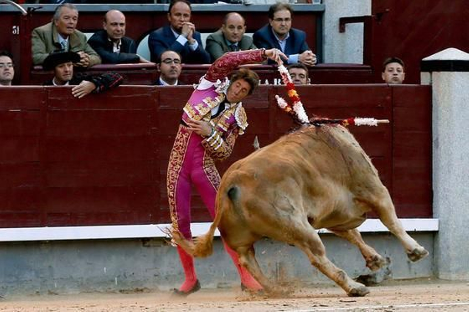 Flojos toros + fuerte viento = escaso lucimiento