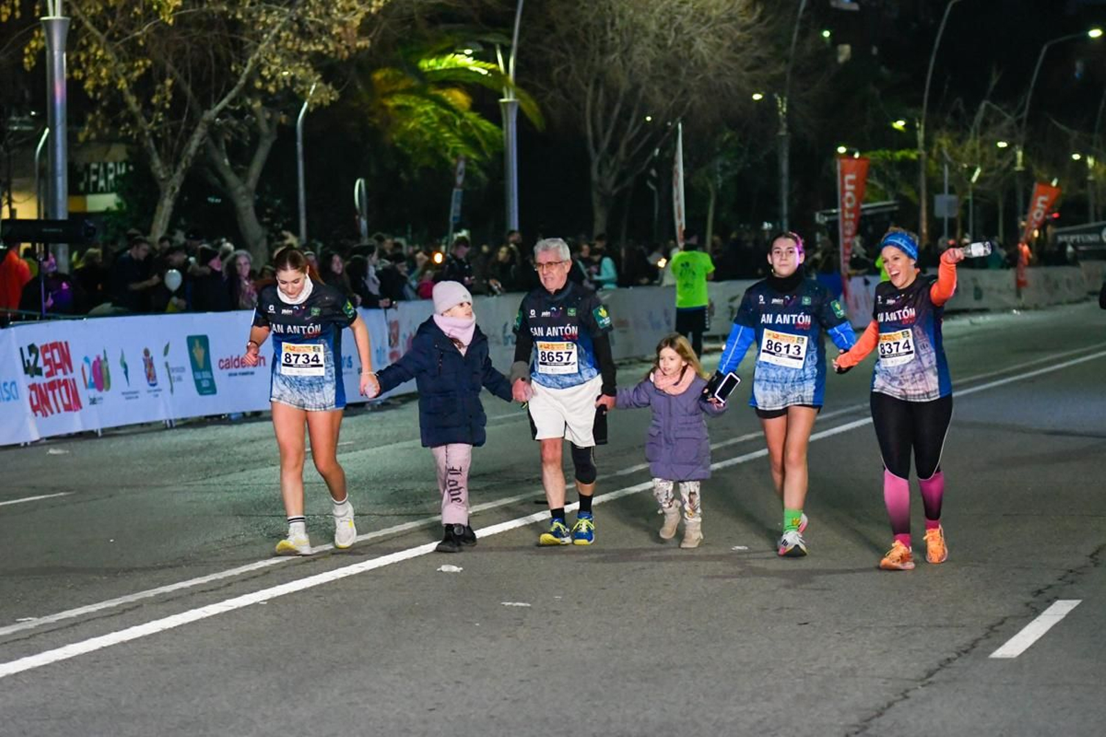 En imágenes: búscate en tu llegada a meta de la Carrera de San Antón 2025 (12)