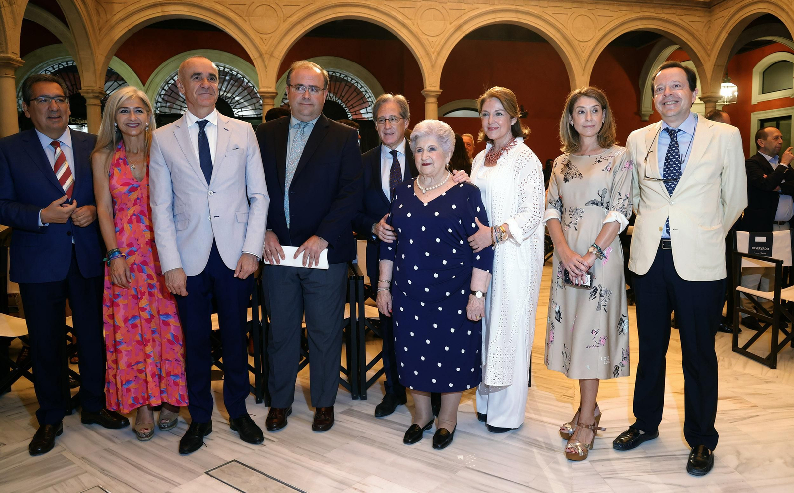Presentación del libro  'Juan Robles, la sonrisa del tabernero' de Carlos Navarro, todas las imágenes