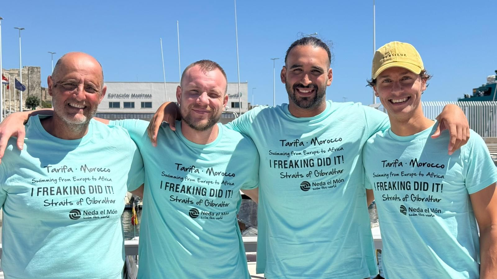 Los cuatro nadadores del club Neda El Món que han cruzado el Estrecho.