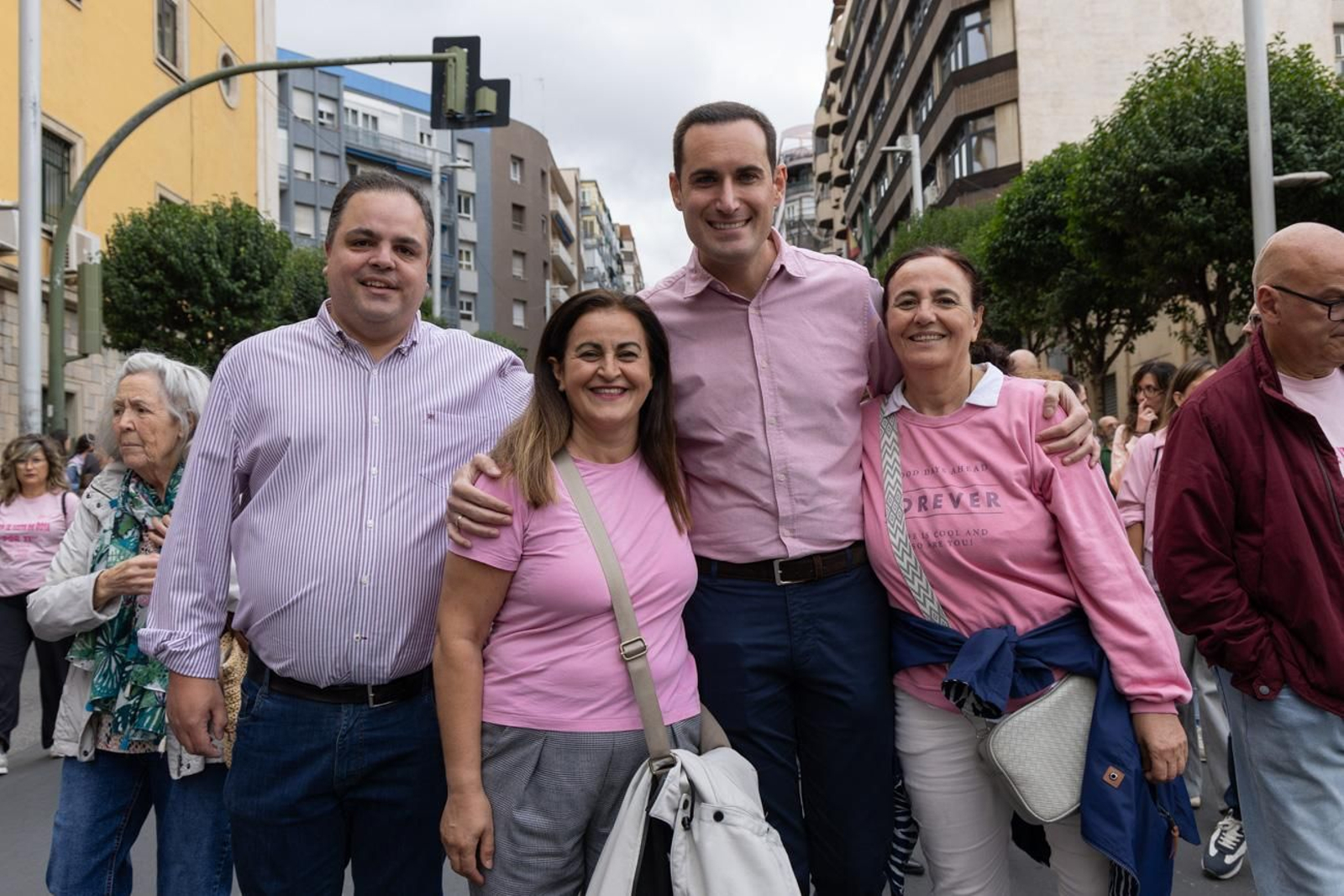 Jaén se viste de rosa con una marcha reivindicativa contra el cáncer de mama