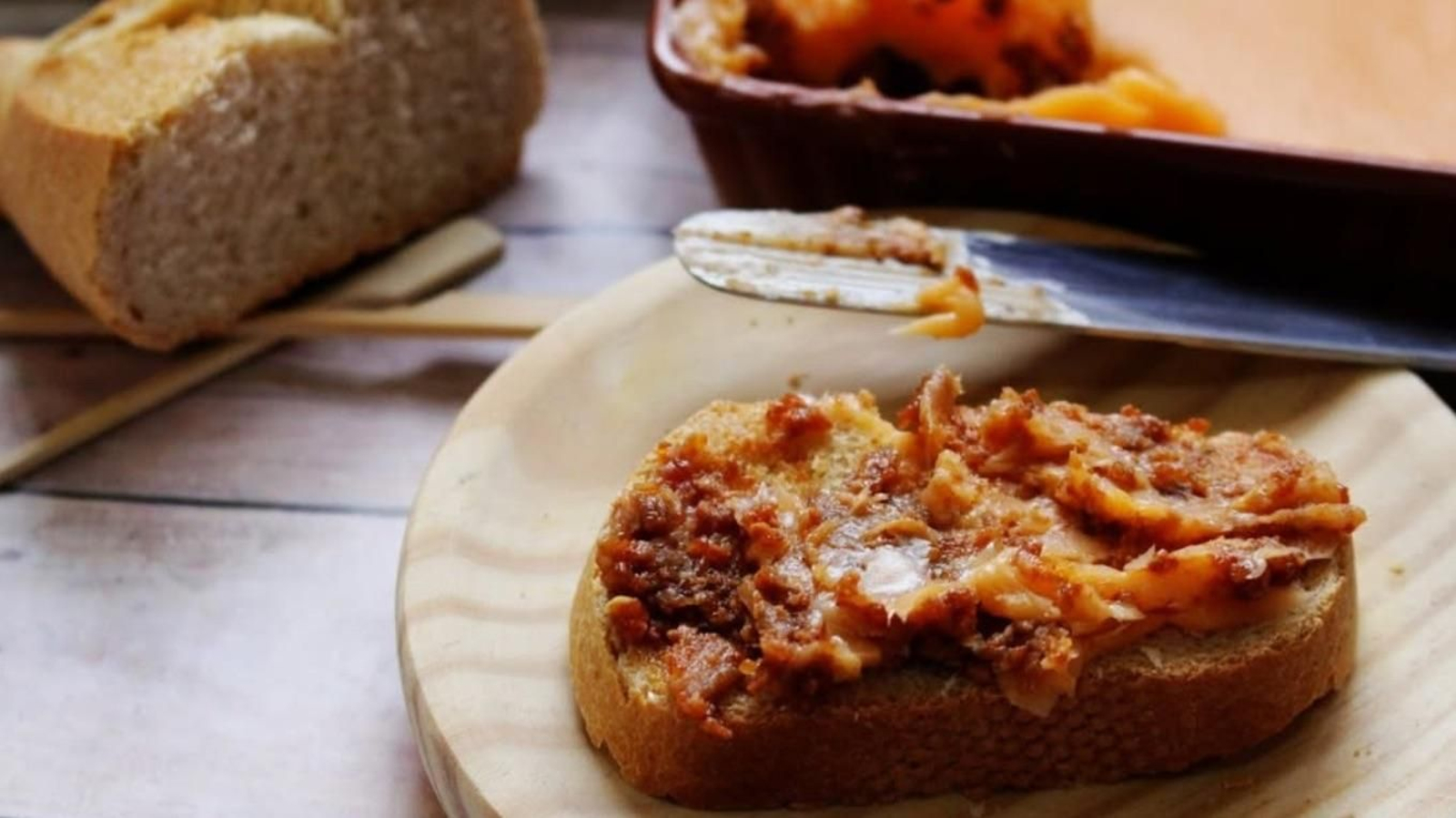 Tostada de manteca colorá de Baltanás