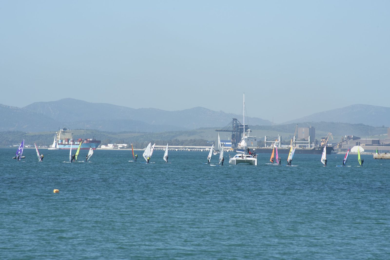 Las fotos de la primera jornada opa de Andalucía de la clase Windsurfer, en La Línea