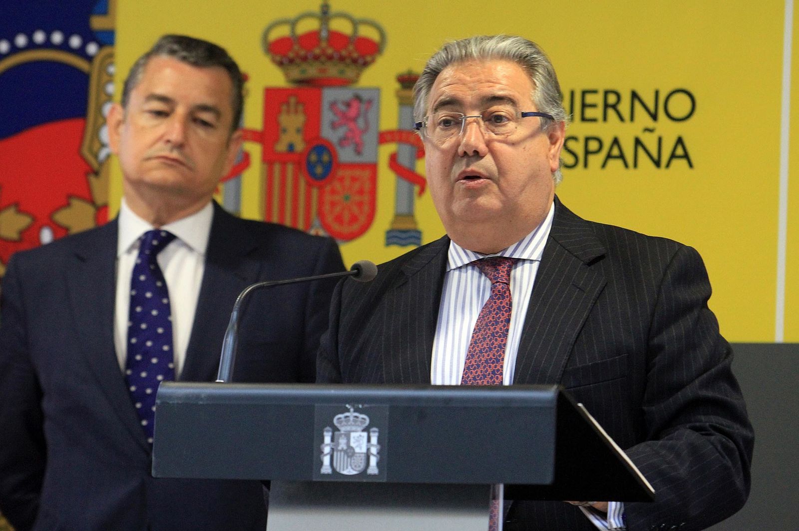 Juan Ignacio Zoido, ministro del Interior, presenta en la Comandancia de la Guardia Civil la nueva versión de AleryCops y el dispositivo del Rocío y posteriormente acude a la Diputación de Huelva para visitar la exposición sobre el terrorismo, en imágenes