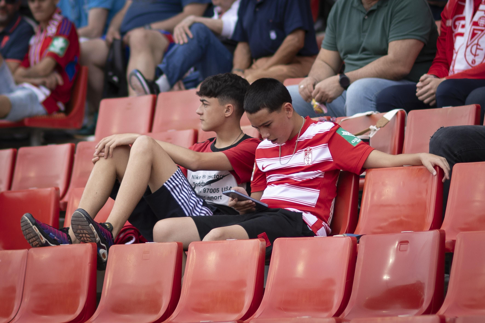 Las mejores fotos del ambiente en el Recreativo Granada - Córdoba CF