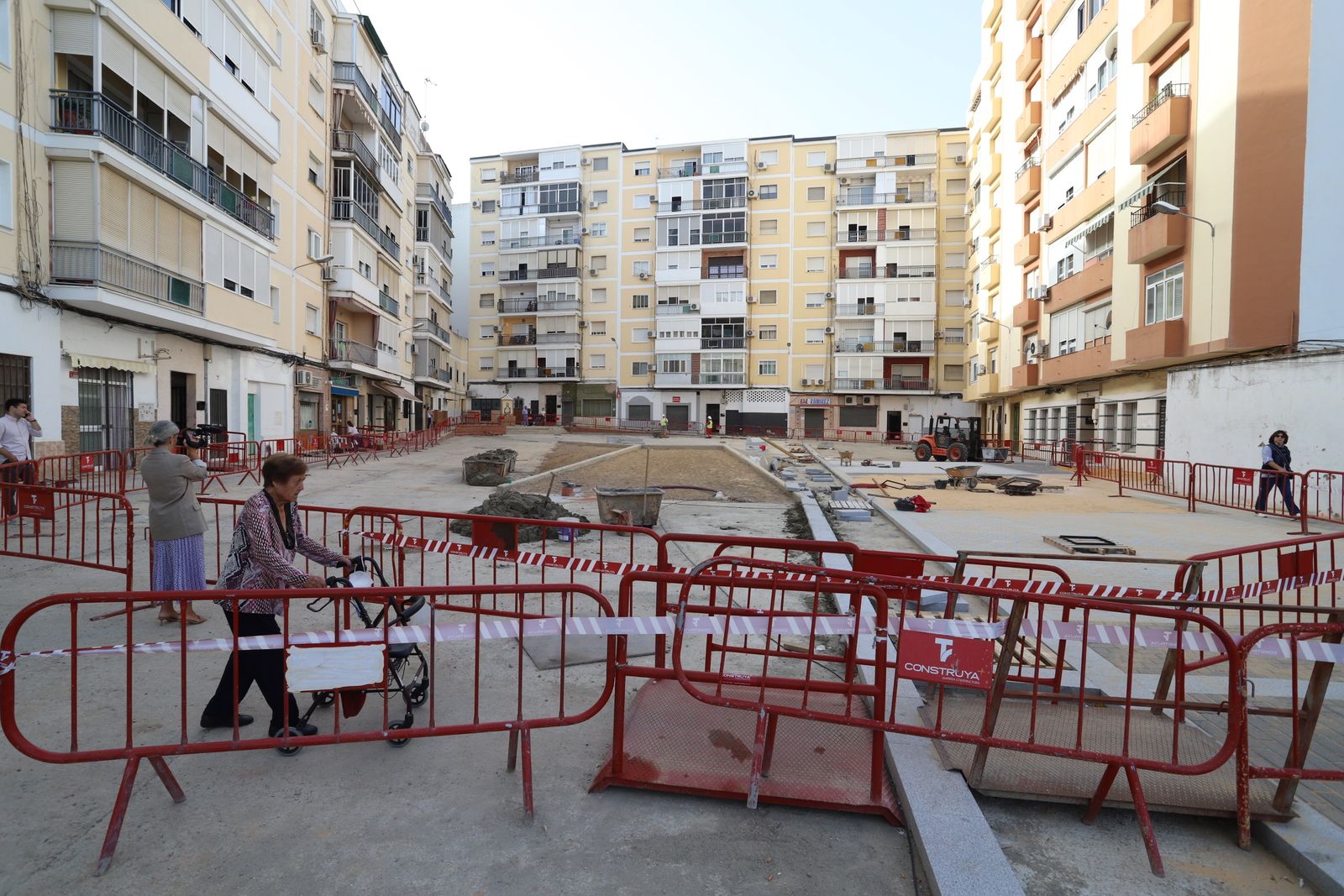 Las obras de peatonalización de la Plaza de Los Dolores, en imágenes