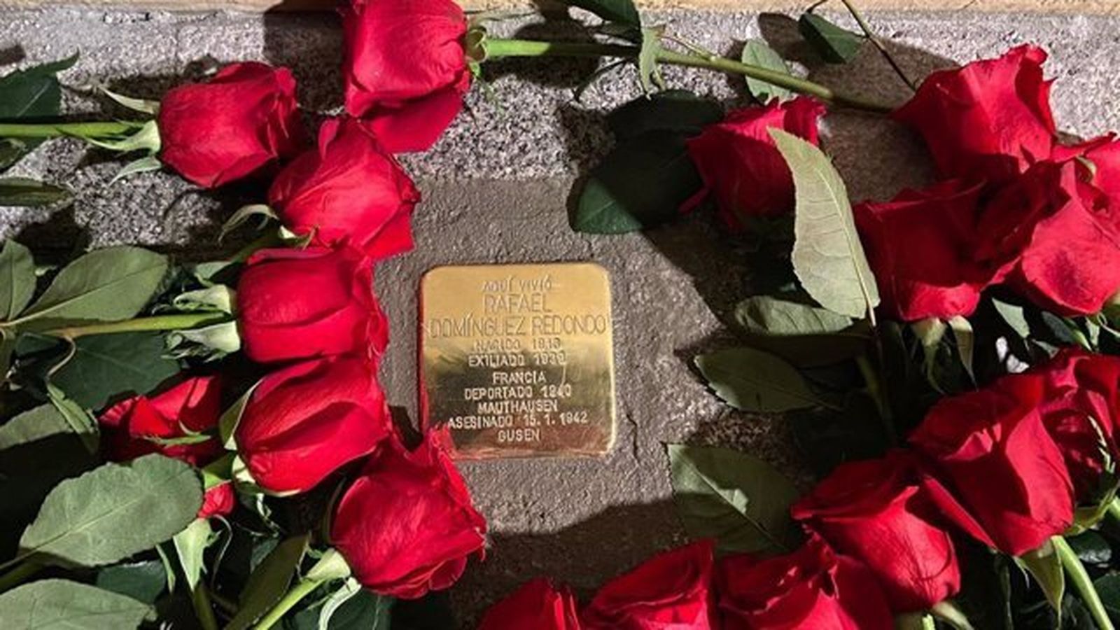 Piedra de la memoria de Stolpersteine colocada en Jerez en memoria del jerezano Rafael Domínguez Redondo, asesinado en el campo de concentración de Mathausen-Gusen durante la Segunda Guerra Mundial.