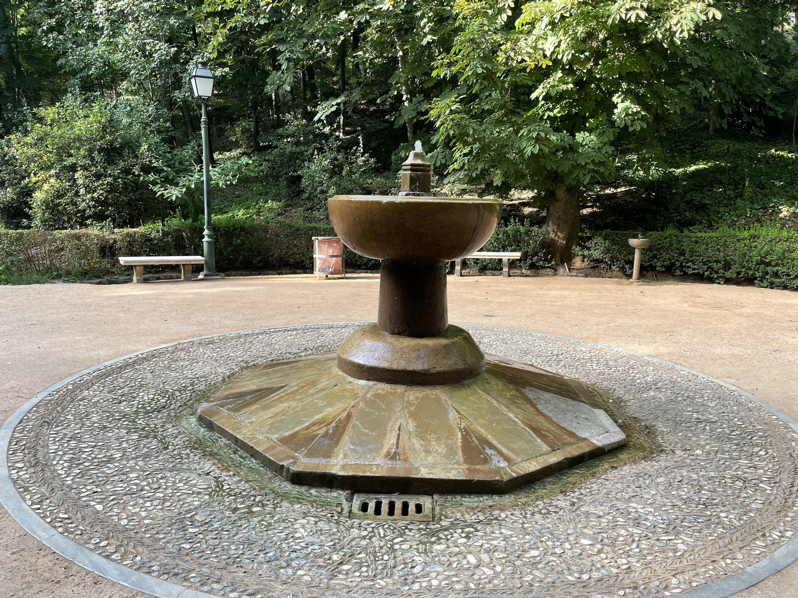 Varias fuentes se encuentran en distintos tramos