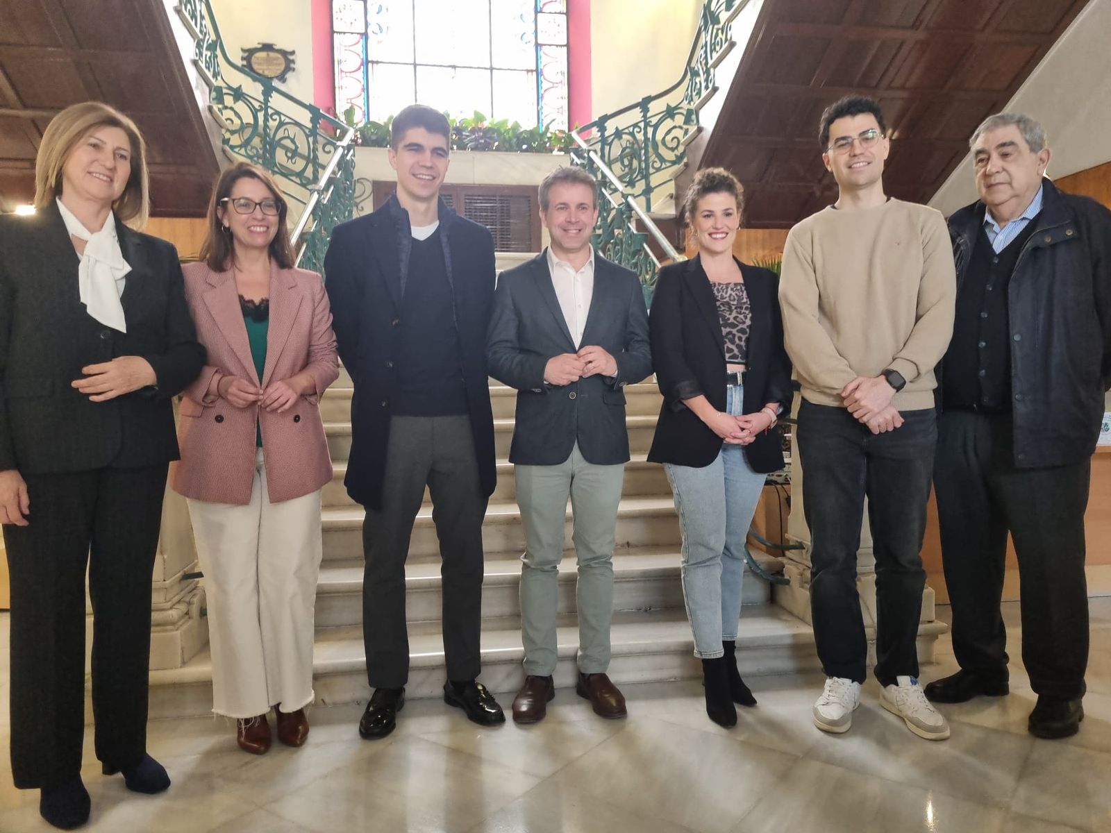 Foto de familia tras la recepcción a Antonio Pérez.