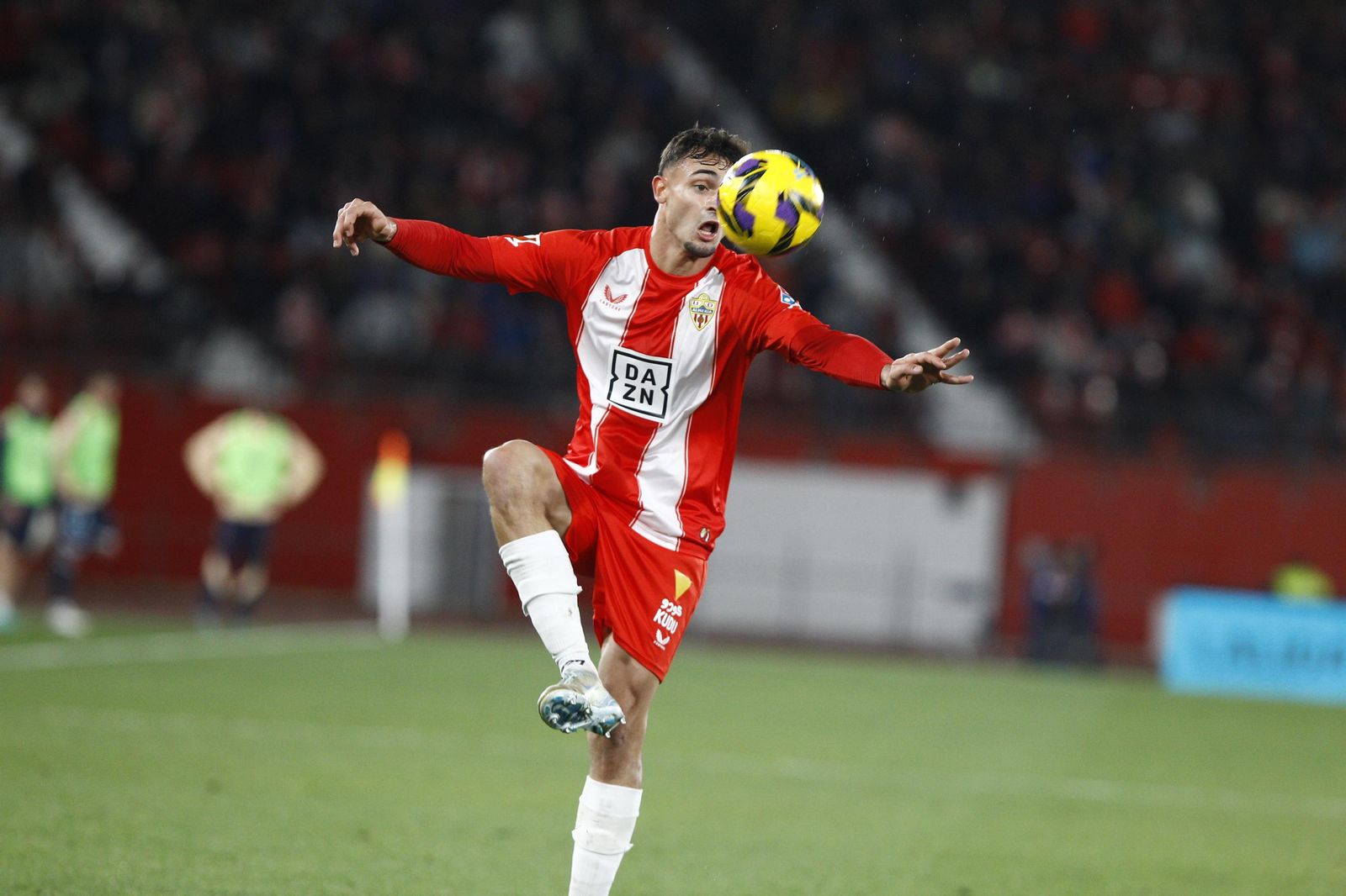 La U.D. Almería empata a uno contra el Cádiz y es campeón de invierno, en imágenes