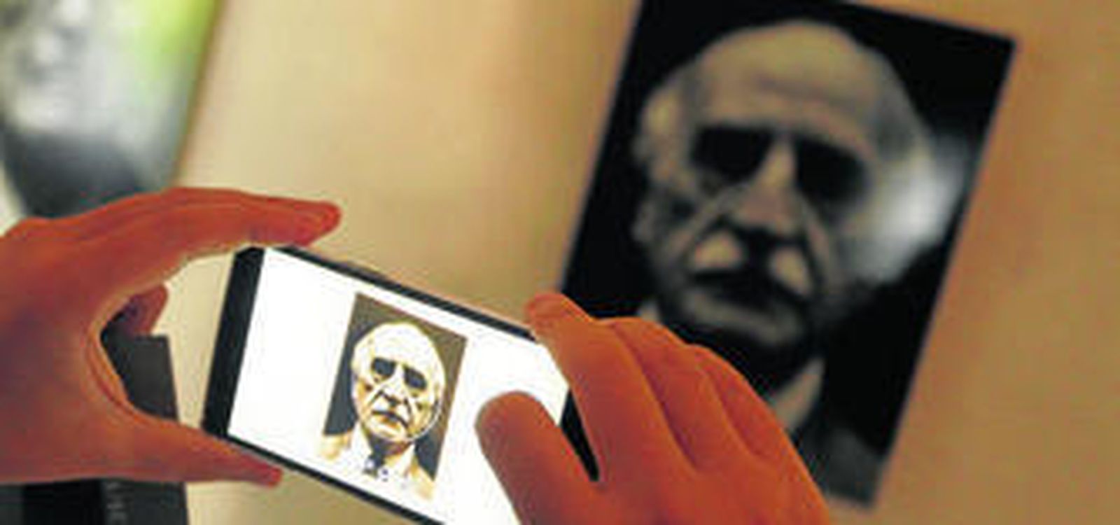 La fotografía de Francisco Ayala preside la muestra.