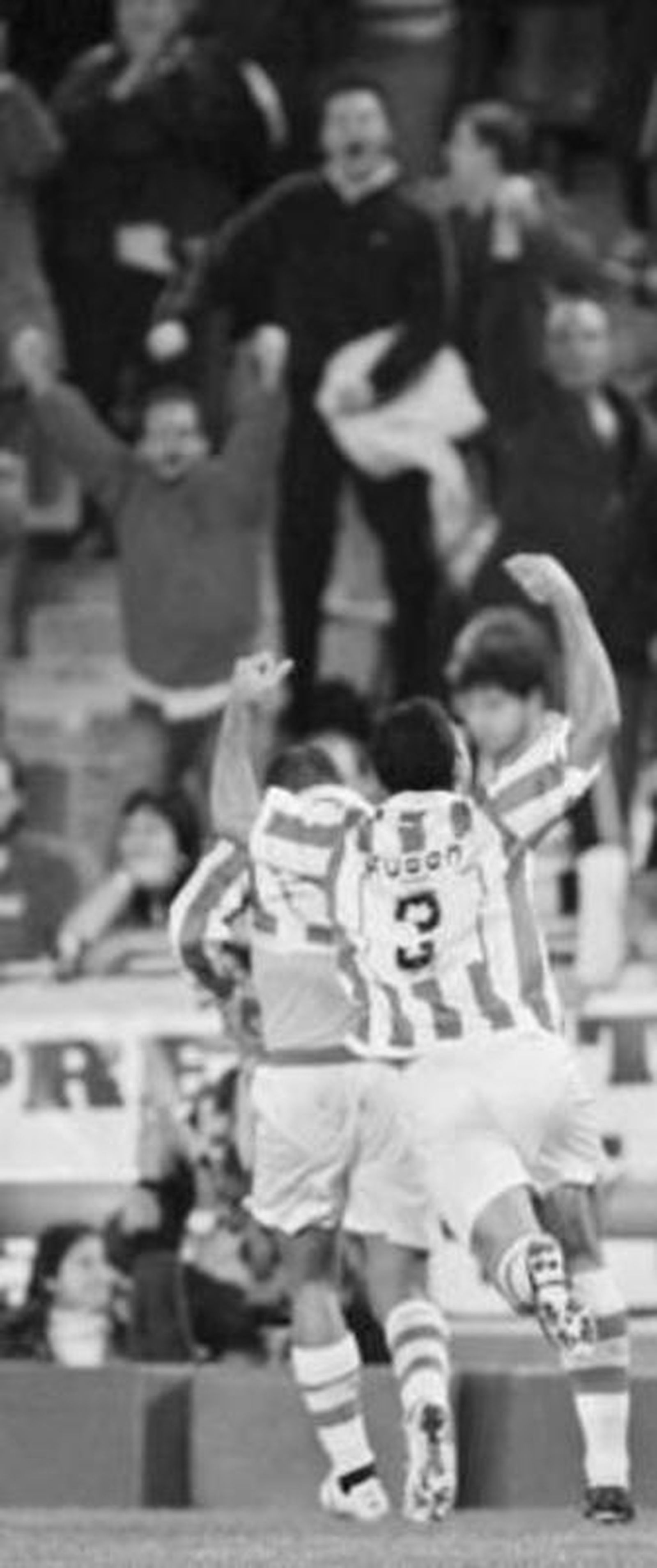 Celebración del gol al Zaragoza.